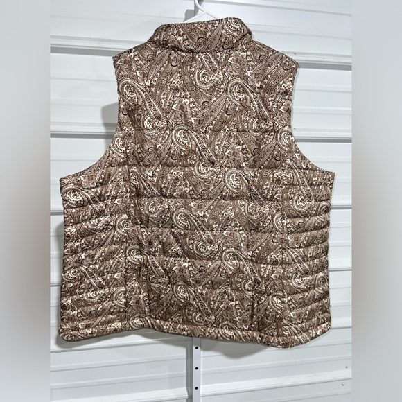 Lands’ End Women's Plus Size Down Puffer Vest in Paisley - Picture 5 of 9